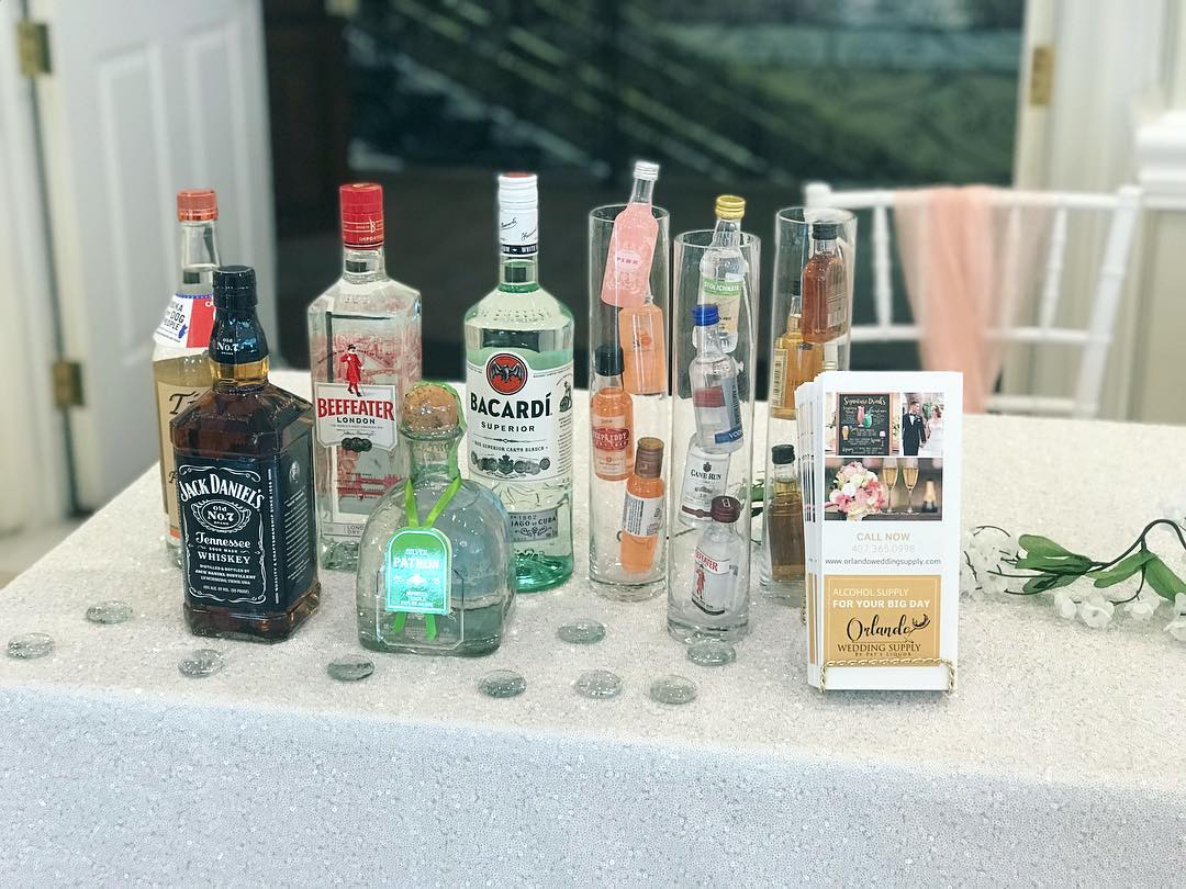 How Much Liquor Should You Serve at Your Wedding?